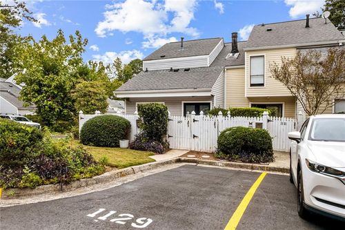 1129 Roselawn Ln Se, Marietta, GA, 30067-6611 | Card Image