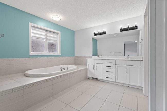 114 Sherwood Mews Nw, Home with 3 bedrooms, 2 bathrooms and 4 parking in Calgary AB | Image 17