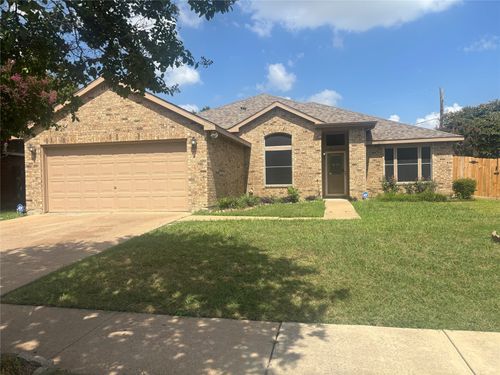 6805 Towerwood Dr, Arlington, TX, 76001-7809 | Card Image