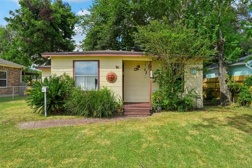 300 16th Ave N, Texas City, TX, 77590-6239 | Card Image