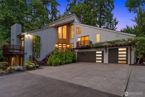 10058 Se 16th St, Bellevue, WA, 98004-7015 | Card Image