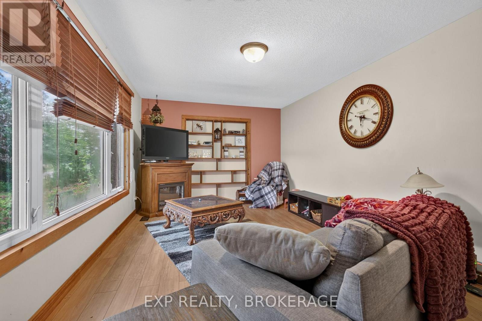 Residential in Quinte West (Sidney Ward) 4