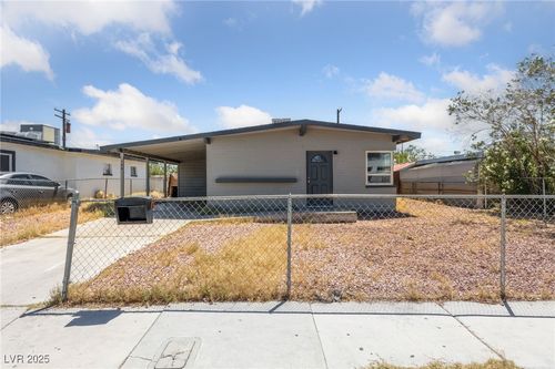 104 Stanford St, Las Vegas, NV, 89107-1868 | Card Image