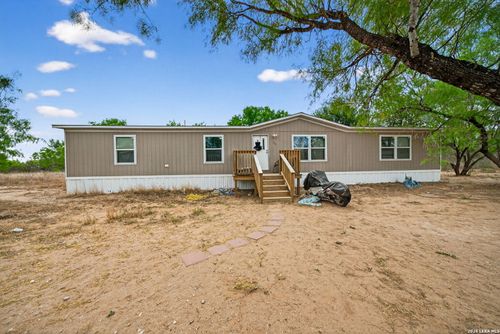106 County Road 2672, Devine, TX, 78016 | Card Image