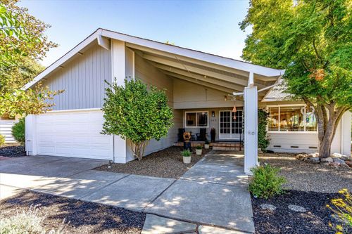 365 Twin Lakes Dr, Santa Rosa, CA, 95409-6444 | Card Image