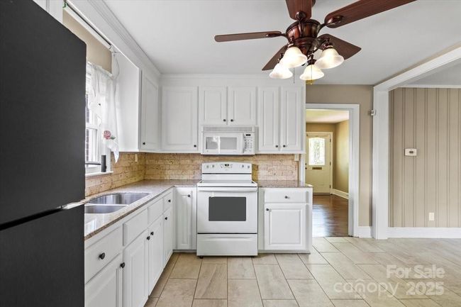 Kitchen | Image 12