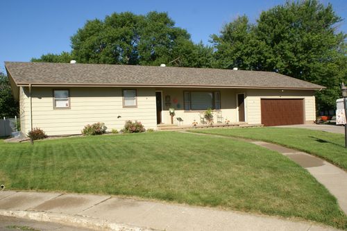 102 Linda Ln, ABERDEEN, SD, 57401-4803 | Card Image