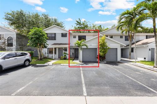 10500 Nw 3rd St, Pembroke Pines, FL, 33026-3916 | Card Image