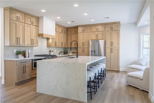 8016 Golfers Oasis Dr, Las Vegas, NV, 89149-4615 | Card Image