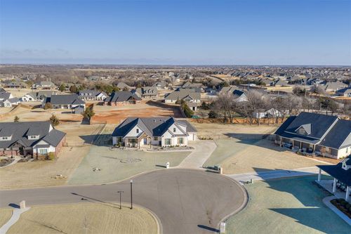 10000 Woodland Way, Edmond, OK, 73025-1431 | Card Image