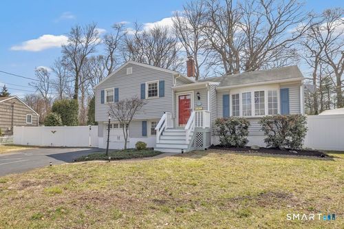 52 Robin Ln, Fairfield, CT, 06824-3939 | Card Image