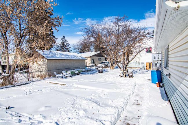 3911 45 Street, Home with 3 bedrooms, 2 bathrooms and 1 parking in Red Deer AB | Image 12