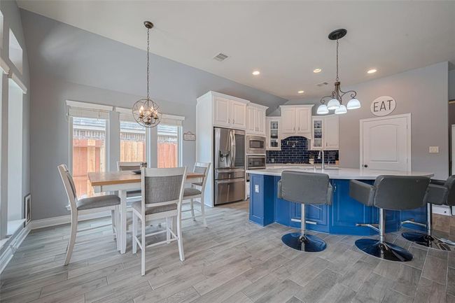 Kitchen & Breakfast Area | Image 16