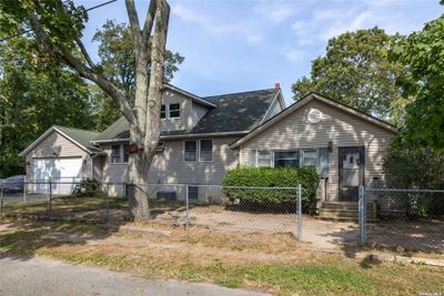 183 Beaver Drive, House other with 5 bedrooms, 2 bathrooms and null parking in Mastic Beach NY | Image 2