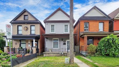 194 Simcoe St E, House other with 3 bedrooms, 2 bathrooms and null parking in Hamilton ON | Image 1