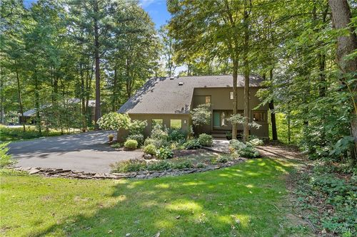 7295 Wakefield Dr, Fayetteville, NY, 13066-9769 | Card Image