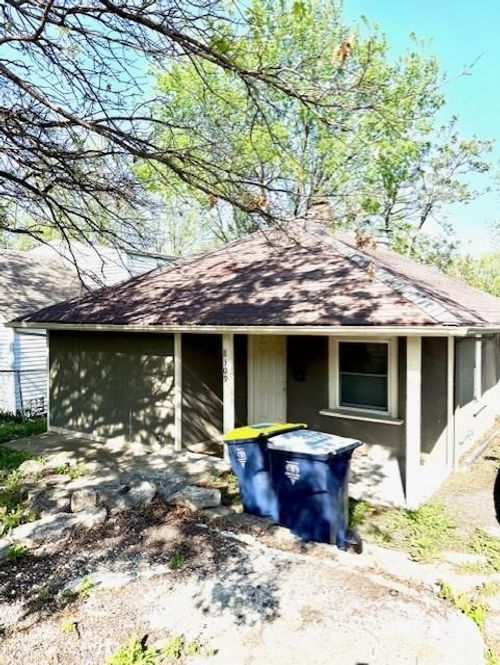 8309 Wabash Ave, Kansas City, MO, 64132-2370 | Card Image