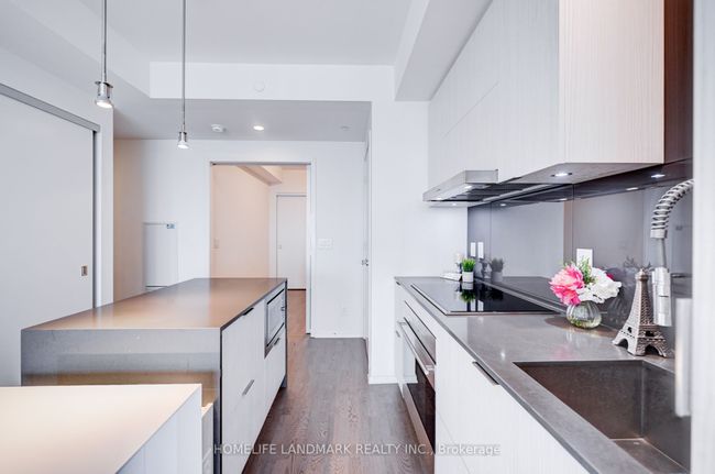 6108 - 1 Bloor St E, Condo with 2 bedrooms, 2 bathrooms and 1 parking in Toronto ON | Image 14