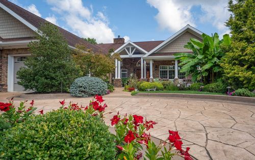 555 Burroughs Street, Morgantown, WV, 26505 | Card Image