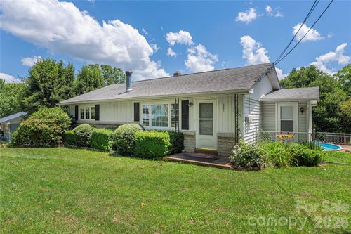 881 Mulberry St, Clyde, NC, 28721-8533 | Card Image