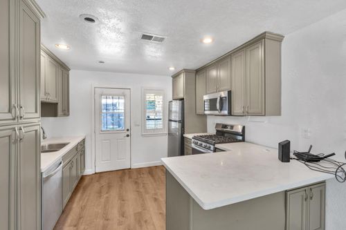 1232 Fresno St, Newman, CA, 95360-1503 | Card Image