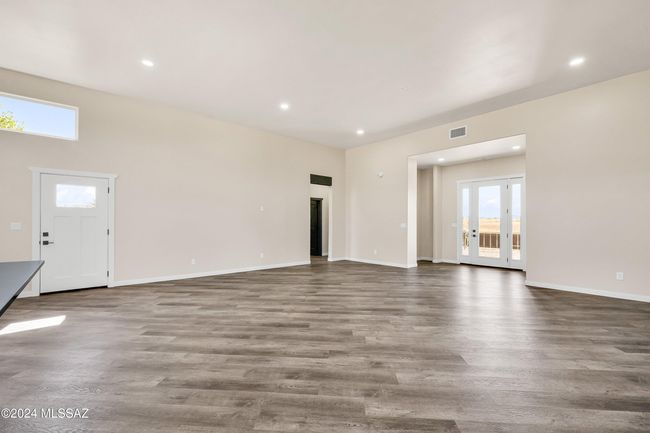 Living Area 6 | Image 5