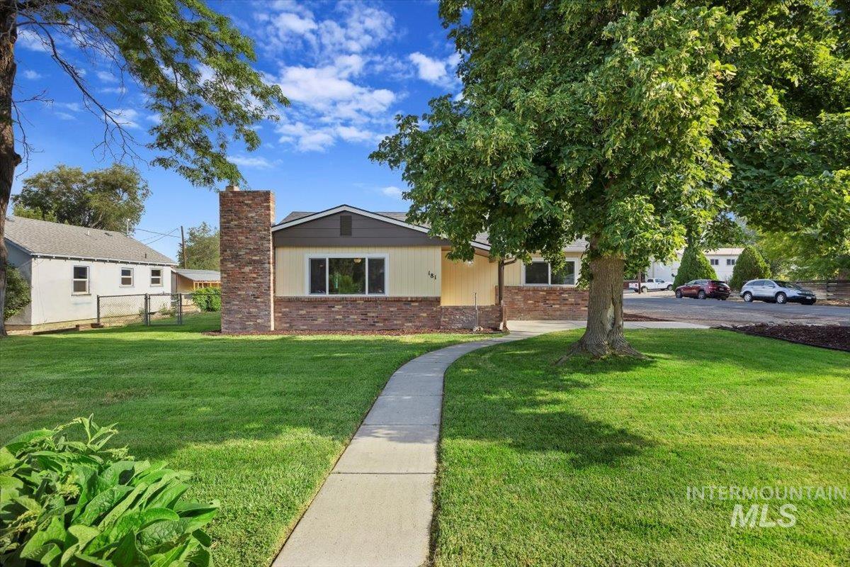 Main St, Hagerman, ID 83332