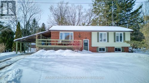 2 Glen St, Westport, ON, K0G1X0 | Card Image