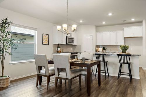 1944 T H Johnson Dr, Taylor, TX, 76574 | Card Image