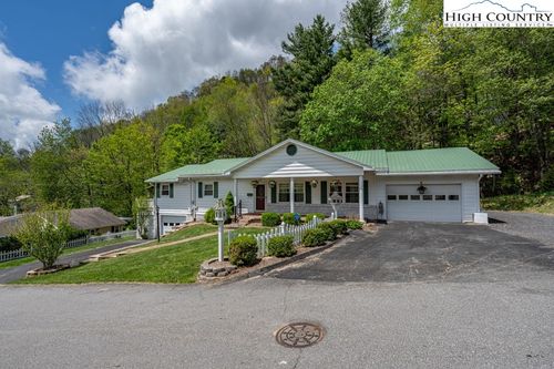 881 Queen St, Boone, NC, 28607-3478 | Card Image