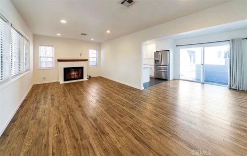 11613 Haynes St, North Hollywood, CA, 91606-2506 | Card Image