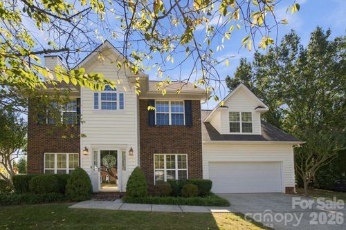 2807 Edgebrook Cir, Matthews, NC, 28105-8886 | Card Image
