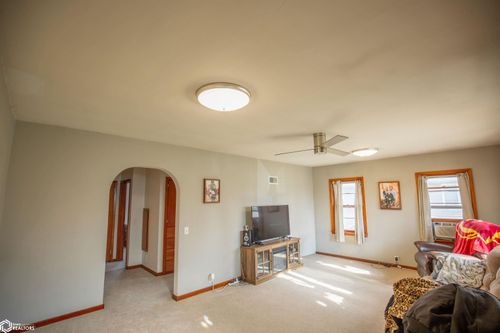 343 Howard Ave, Woden, IA, 50484-7735 | Card Image