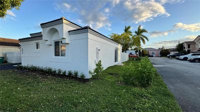 695 Nw 126th Ct, House other with 3 bedrooms, 2 bathrooms and null parking in Miami FL | Image 3