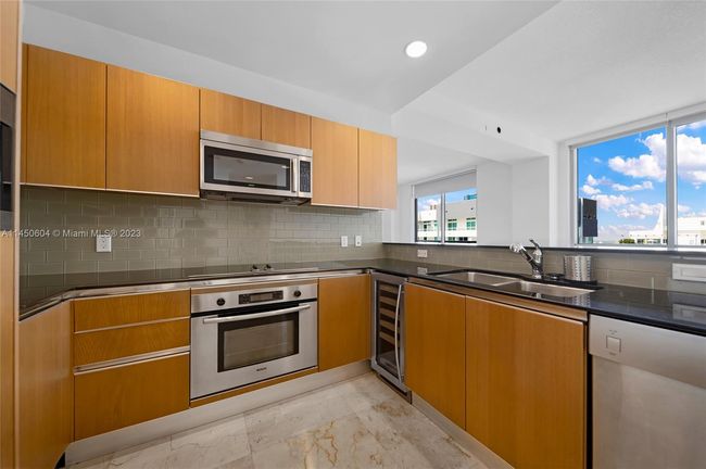 APT-4307 - 1060 Brickell Ave, Condo with 3 bedrooms, 3 bathrooms and null parking in Miami FL | Image 5