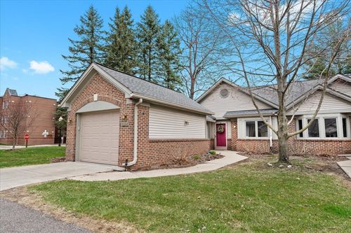 69-21304 Juniper Ct, Farmington Hills, MI, 48336-4100 | Card Image