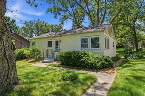 320 Kingsley St S, Winsted, MN, 55395-7853 | Card Image