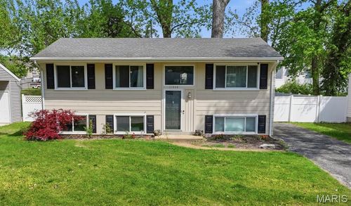 11959 Brookmont Dr, Maryland Heights, MO, 63043-1383 | Card Image