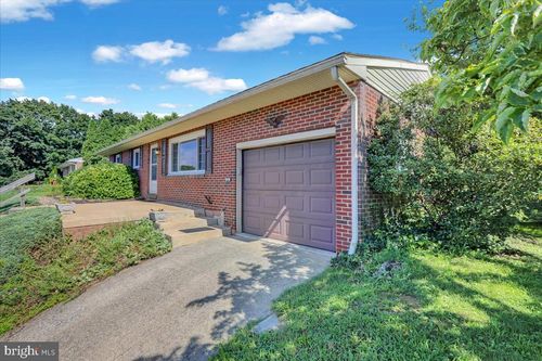 383 S Turner St, HAMBURG, PA, 19526-1454 | Card Image
