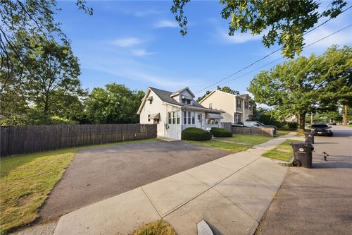 42 Riverview Ave, Pawtucket, RI, 02860-6231 | Card Image