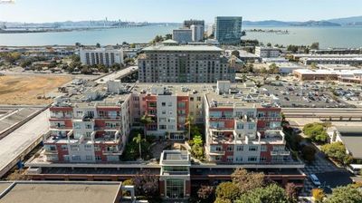 524 - Horton Street, Condo with 2 bedrooms, 2 bathrooms and 1 parking in Emeryville CA | Image 2