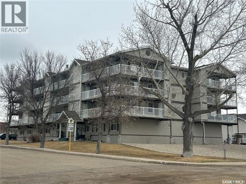 1637 1st St, Estevan, SK, S4A2X4 | Card Image