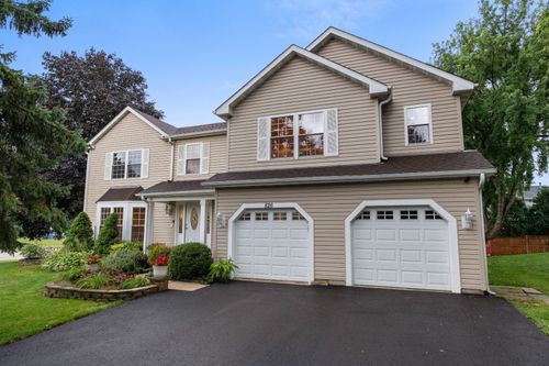 826 Pin Oak Cir, Cary, IL, 60013-1687 | Card Image