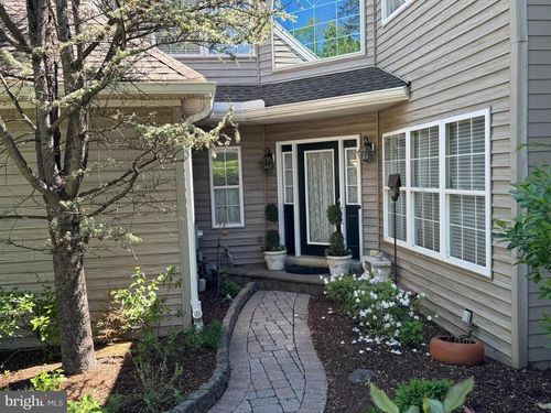 55 Foxcroft Ln, PHOENIXVILLE, PA, 19460-5736 | Card Image