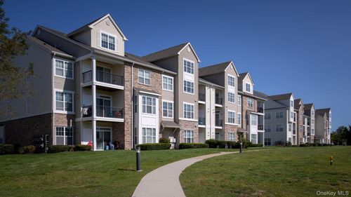 9-925-1 Charles Pond Dr, Coram, NY, 11727-3755 | Card Image