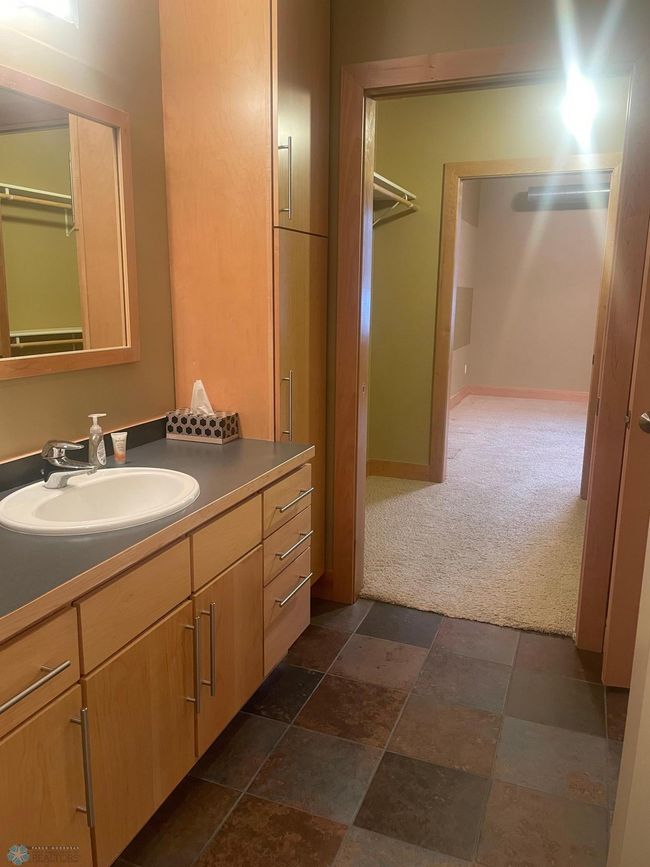 Bathroom & wic | Image 20