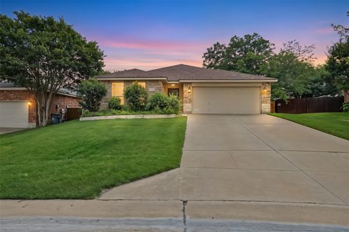 211 Carriage Dr, Willow Park, TX, 76087-3124 | Card Image