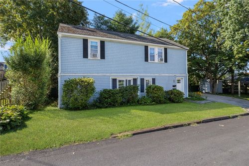 29 Sherwood Rd, Middletown, RI, 02842-5401 | Card Image