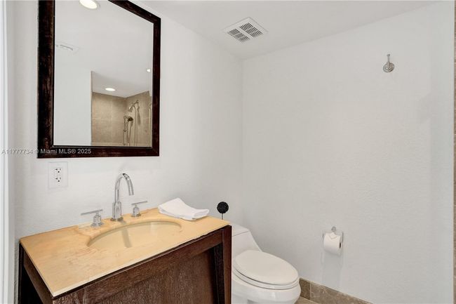 UNIT-5 - 100 S Pointe Dr, Condo with 1 bedrooms, 1 bathrooms and null parking in Miami Beach FL | Image 9