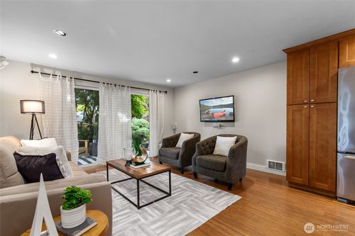 apt-101-315 10th Ave S, Kirkland, WA, 98033-6941 | Card Image